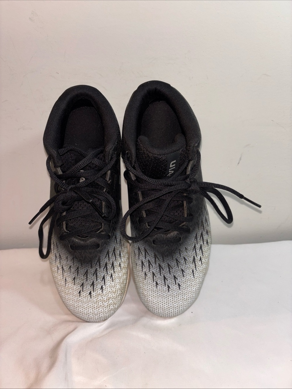 Youth Under Armour Black to White Athletic Cleats. 7/16